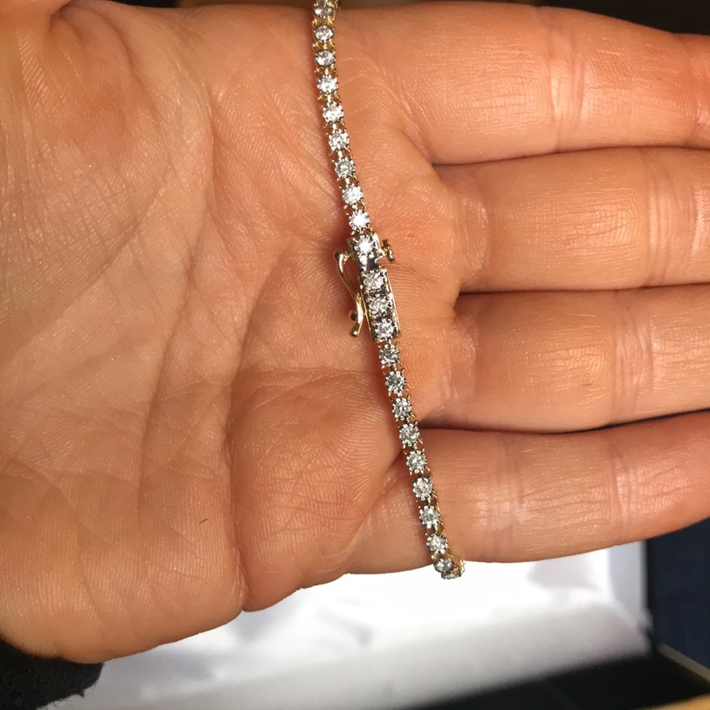 10kt gold 1 1/2 carat diamond bracelet.
